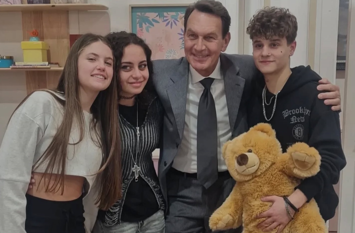 Melissa Caturano, Giuliana Ferola, Michele Terracciano in compagnia di Riccardo Polizzy Carbonelli sul set di